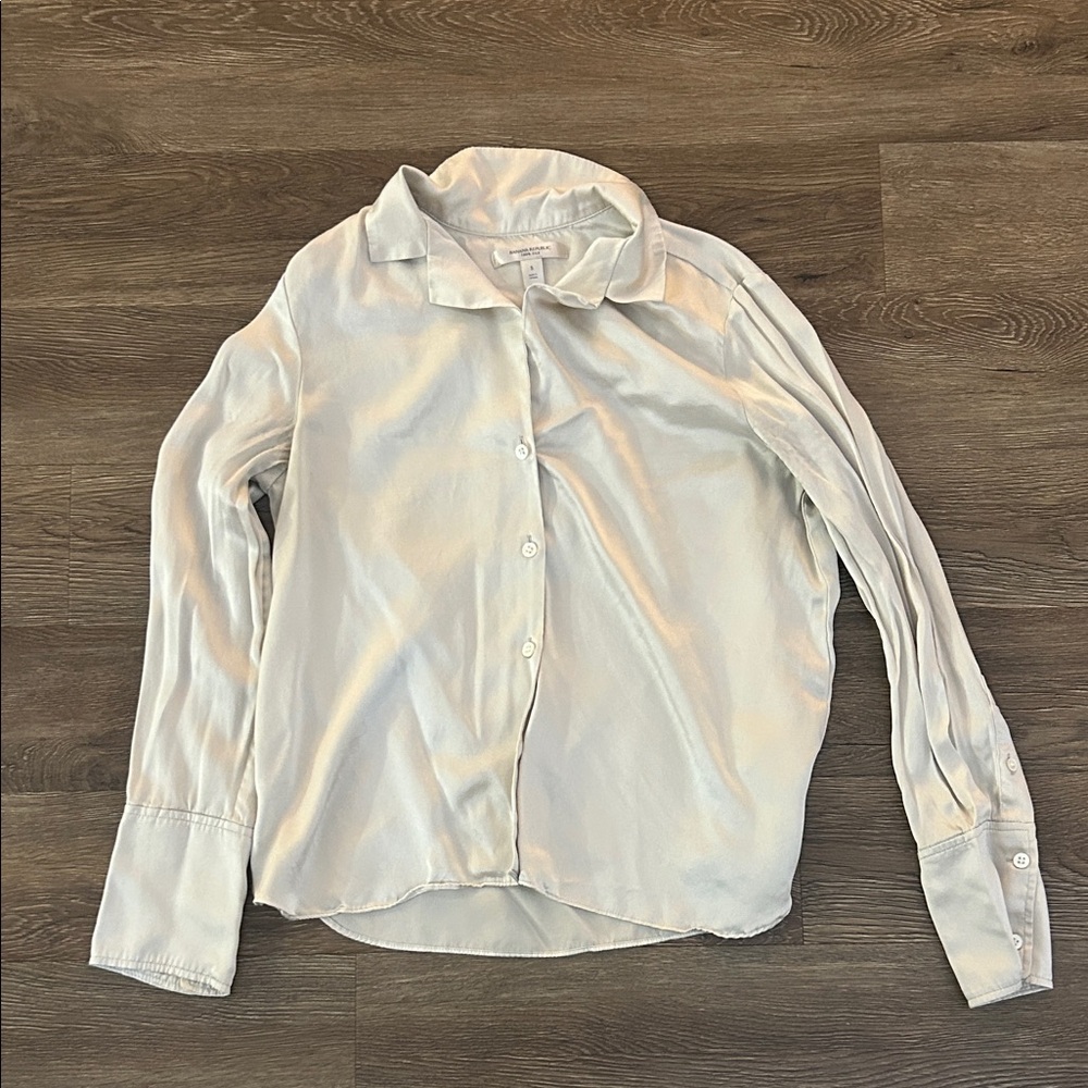 Banana Republic beigeLuxurious Silk Blouse size small